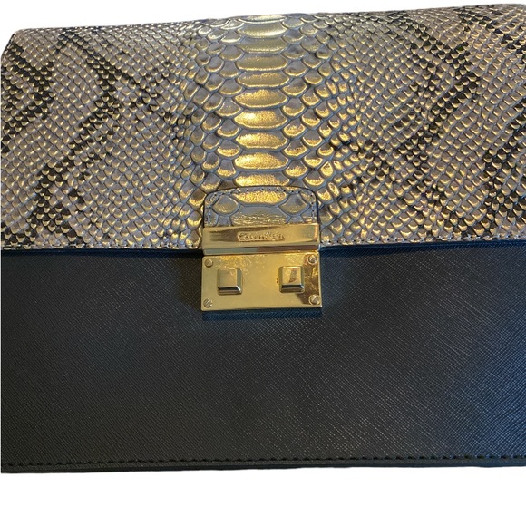 CALVIN KLEIN NWT Signature Snake Print Bag - Picture 7 of 11